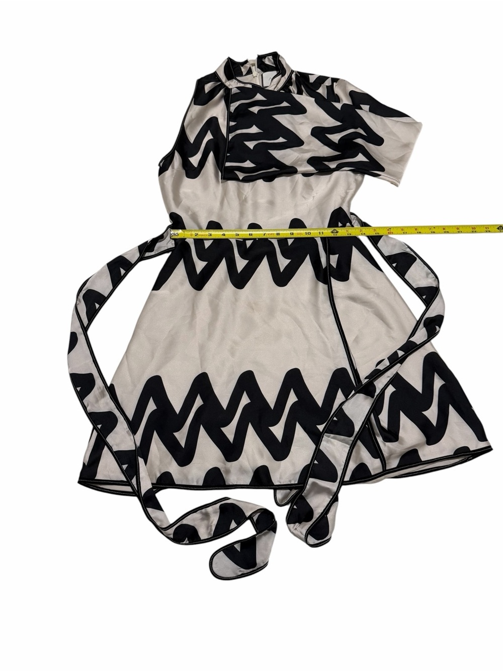 Alexis Cream and Black One-Shoulder Graphic Mini Dress, pre-owned, size small - Picture 6 of 9